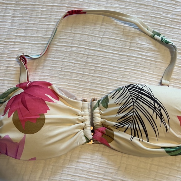 Cream bathing suit with floral design - Picture 2 of 2
